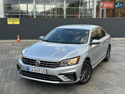 Фольксваген Пассат 2016 в Кривом Роге на Automoto.ua Серый Фольксваген Пассат, объемом двигателя 1.8 л и пробегом 130 тыс. км за 12500 $, фото 1 на Automoto.ua