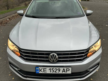 Серый Фольксваген Пассат, объемом двигателя 1.8 л и пробегом 180 тыс. км за 12800 $, фото 1 на Automoto.ua