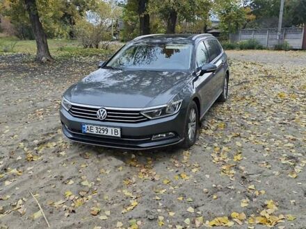 Фольксваген Пассат 2016 в Днепре (Днепропетровске) на Automoto.ua Серый Фольксваген Пассат, объемом двигателя 1.6 л и пробегом 190 тыс. км за 13900 $, фото 1 на Automoto.ua