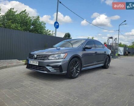 Серый Фольксваген Пассат, объемом двигателя 1.8 л и пробегом 139 тыс. км за 13200 $, фото 1 на Automoto.ua