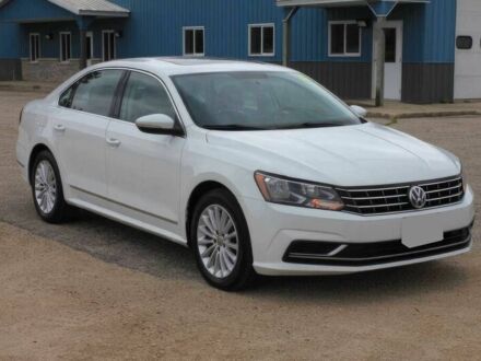 Серый Фольксваген Пассат, объемом двигателя 4.8 л и пробегом 71 тыс. км за 9000 $, фото 1 на Automoto.ua