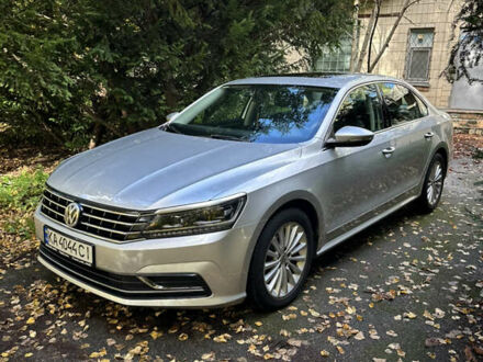 Фольксваген Пассат 2016 в Киеве на Automoto.ua Серый Фольксваген Пассат, объемом двигателя 1.8 л и пробегом 165 тыс. км за 14200 $, фото 1 на Automoto.ua