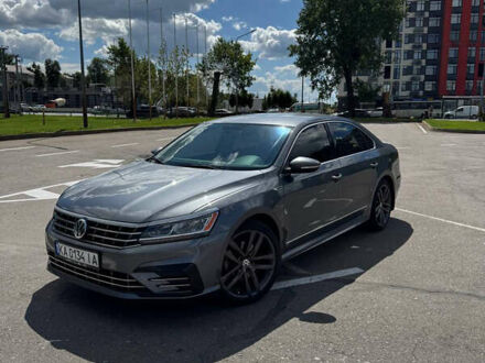 Серый Фольксваген Пассат, объемом двигателя 1.8 л и пробегом 170 тыс. км за 13900 $, фото 1 на Automoto.ua