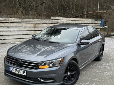 Серый Фольксваген Пассат, объемом двигателя 1.8 л и пробегом 154 тыс. км за 12500 $, фото 1 на Automoto.ua