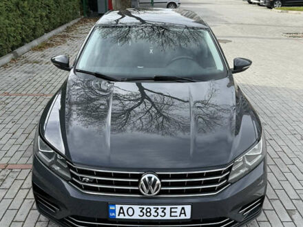 Серый Фольксваген Пассат, объемом двигателя 1.8 л и пробегом 226 тыс. км за 13900 $, фото 1 на Automoto.ua