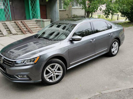 Серый Фольксваген Пассат, объемом двигателя 1.8 л и пробегом 170 тыс. км за 12900 $, фото 1 на Automoto.ua
