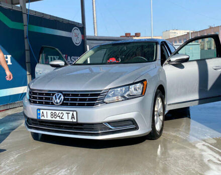 Серый Фольксваген Пассат, объемом двигателя 1.8 л и пробегом 193 тыс. км за 12500 $, фото 1 на Automoto.ua