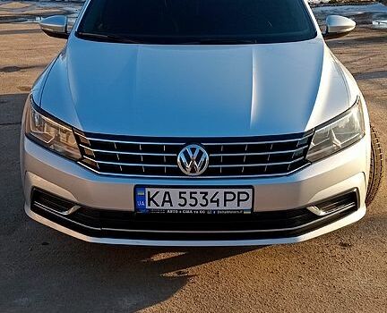 Серый Фольксваген Пассат, объемом двигателя 1.8 л и пробегом 212 тыс. км за 13500 $, фото 1 на Automoto.ua