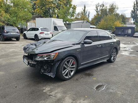 Серый Фольксваген Пассат, объемом двигателя 1.8 л и пробегом 170 тыс. км за 5000 $, фото 1 на Automoto.ua