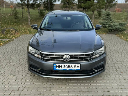 Серый Фольксваген Пассат, объемом двигателя 1.8 л и пробегом 110 тыс. км за 15000 $, фото 1 на Automoto.ua