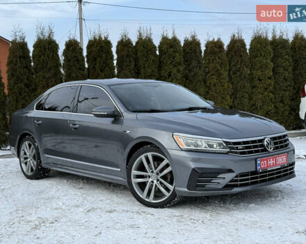 Серый Фольксваген Пассат, объемом двигателя 1.8 л и пробегом 236 тыс. км за 13200 $, фото 1 на Automoto.ua