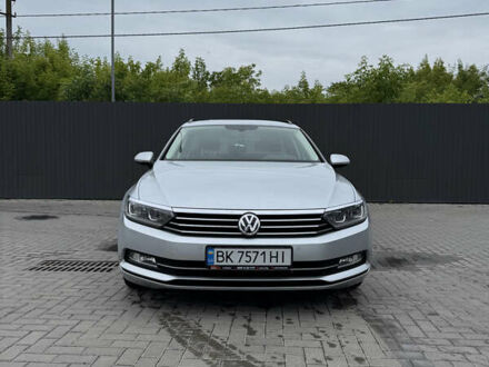 Фольксваген Пассат 2017 в Сарнах на Automoto.ua Серый Фольксваген Пассат, объемом двигателя 1.97 л и пробегом 207 тыс. км за 18000 $, фото 1 на Automoto.ua