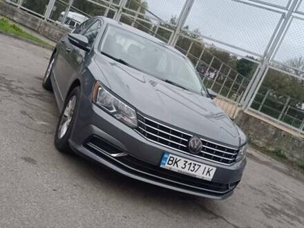 Серый Фольксваген Пассат, объемом двигателя 1.8 л и пробегом 187 тыс. км за 13800 $, фото 1 на Automoto.ua