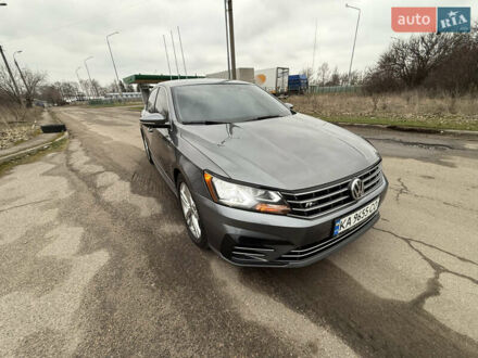 Фольксваген Пассат 2017 у Черкасах на Automoto.ua Сірий Фольксваген Пассат, об'ємом двигуна 1.78 л та пробігом 158 тис. км за 13000 $, фото 1 на Automoto.ua