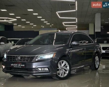 Сірий Фольксваген Пассат, об'ємом двигуна 2 л та пробігом 195 тис. км за 13699 $, фото 1 на Automoto.ua
