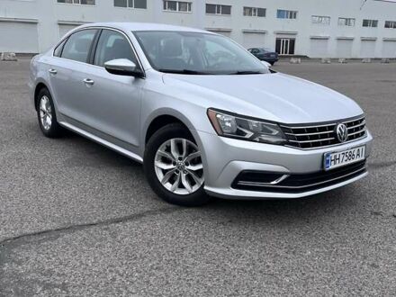 Серый Фольксваген Пассат, объемом двигателя 1.8 л и пробегом 176 тыс. км за 12800 $, фото 1 на Automoto.ua