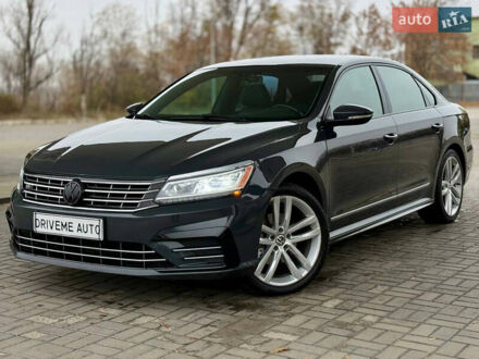 Сірий Фольксваген Пассат, об'ємом двигуна 1.8 л та пробігом 176 тис. км за 11799 $, фото 1 на Automoto.ua