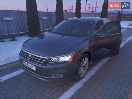 Фольксваген Пассат 2017 в Ужгороде на Automoto.ua Серый Фольксваген Пассат, объемом двигателя 1.98 л и пробегом 50 тыс. км за 17500 $, фото 1 на Automoto.ua