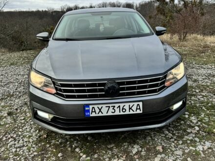 Серый Фольксваген Пассат, объемом двигателя 1.8 л и пробегом 209 тыс. км за 11800 $, фото 1 на Automoto.ua