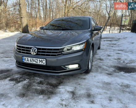 Серый Фольксваген Пассат, объемом двигателя 1.8 л и пробегом 189 тыс. км за 14200 $, фото 1 на Automoto.ua