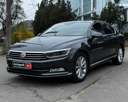 Серый Фольксваген Пассат, объемом двигателя 1.8 л и пробегом 215 тыс. км за 19990 $, фото 1 на Automoto.ua