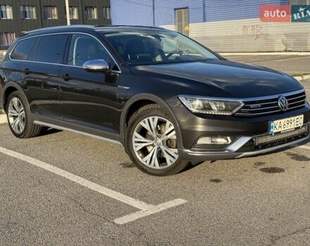 Фольксваген Пассат 2018 в Киеве на Automoto.ua Серый Фольксваген Пассат, объемом двигателя 1.97 л и пробегом 287 тыс. км за 19300 $, фото 1 на Automoto.ua