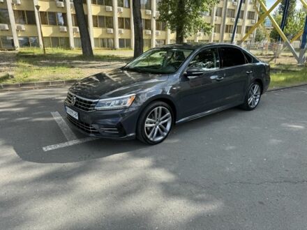 Фольксваген Пассат 2018 у Києві на Automoto.ua Сірий Фольксваген Пассат, об'ємом двигуна 2 л та пробігом 172 тис. км за 13999 $, фото 1 на Automoto.ua