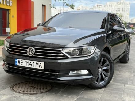 Фольксваген Пассат 2018 у Києві на Automoto.ua Сірий Фольксваген Пассат, об'ємом двигуна 2 л та пробігом 127 тис. км за 18999 $, фото 1 на Automoto.ua