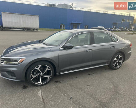 Фольксваген Пассат 2020 в Киеве на Automoto.ua Серый Фольксваген Пассат, объемом двигателя 2 л и пробегом 129 тыс. км за 17999 $, фото 1 на Automoto.ua