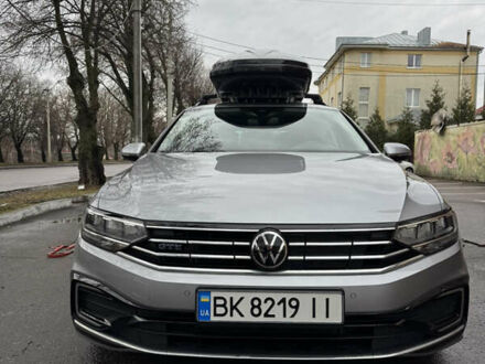 Серый Фольксваген Пассат, объемом двигателя 1.4 л и пробегом 52 тыс. км за 25000 $, фото 1 на Automoto.ua