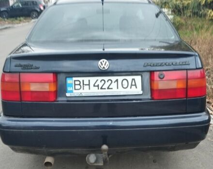 Синий Фольксваген Пассат, объемом двигателя 2 л и пробегом 450 тыс. км за 1900 $, фото 2 на Automoto.ua