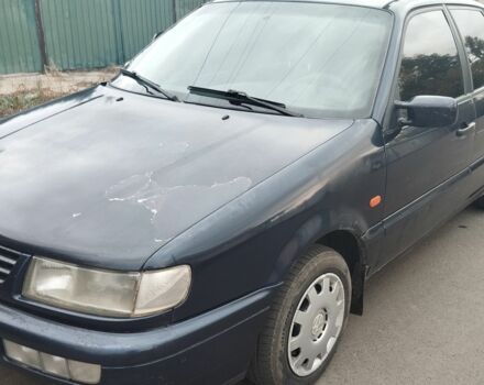 Синий Фольксваген Пассат, объемом двигателя 2 л и пробегом 450 тыс. км за 1900 $, фото 1 на Automoto.ua