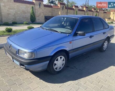 Синий Фольксваген Пассат, объемом двигателя 1.6 л и пробегом 370 тыс. км за 2100 $, фото 2 на Automoto.ua