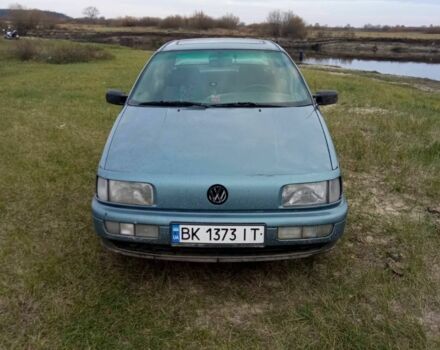 Синий Фольксваген Пассат, объемом двигателя 1.8 л и пробегом 600 тыс. км за 1500 $, фото 1 на Automoto.ua