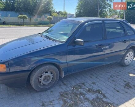 Синий Фольксваген Пассат, объемом двигателя 1.78 л и пробегом 350 тыс. км за 1350 $, фото 2 на Automoto.ua