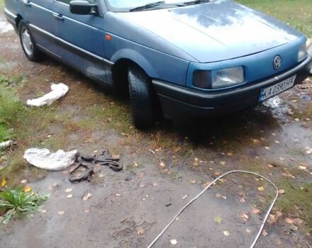Синій Фольксваген Пассат, об'ємом двигуна 1.8 л та пробігом 300 тис. км за 927 $, фото 1 на Automoto.ua