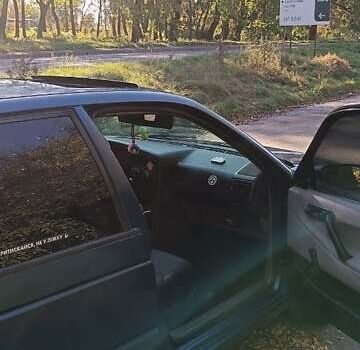 Синий Фольксваген Пассат, объемом двигателя 1.8 л и пробегом 300 тыс. км за 1999 $, фото 11 на Automoto.ua