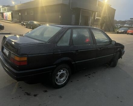 Синий Фольксваген Пассат, объемом двигателя 1.6 л и пробегом 300 тыс. км за 1500 $, фото 1 на Automoto.ua