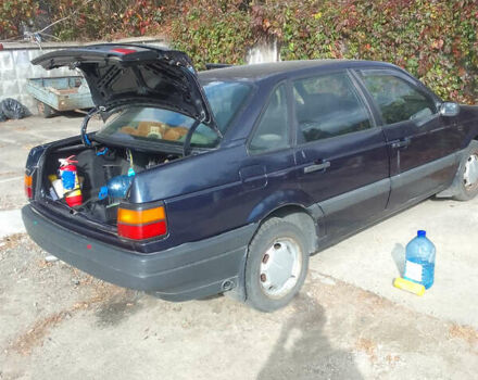 Синий Фольксваген Пассат, объемом двигателя 1.6 л и пробегом 430 тыс. км за 2200 $, фото 5 на Automoto.ua