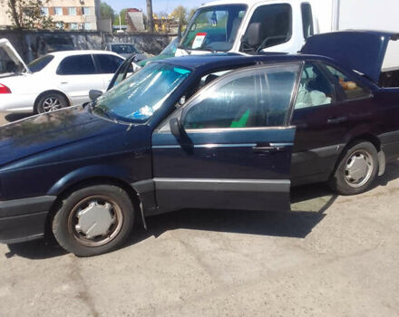 Синий Фольксваген Пассат, объемом двигателя 1.6 л и пробегом 430 тыс. км за 2200 $, фото 2 на Automoto.ua