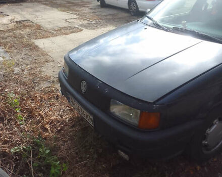 Синий Фольксваген Пассат, объемом двигателя 1.6 л и пробегом 430 тыс. км за 2200 $, фото 1 на Automoto.ua