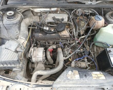 Синий Фольксваген Пассат, объемом двигателя 1.8 л и пробегом 560 тыс. км за 700 $, фото 5 на Automoto.ua