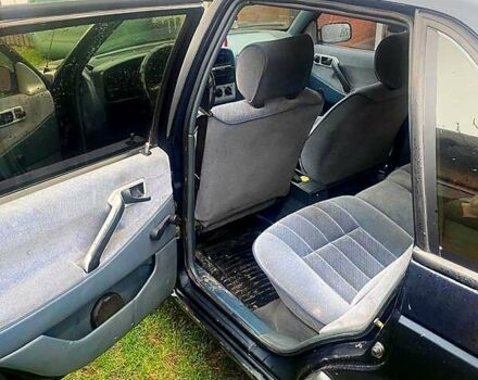 Синий Фольксваген Пассат, объемом двигателя 1.8 л и пробегом 280 тыс. км за 1800 $, фото 5 на Automoto.ua