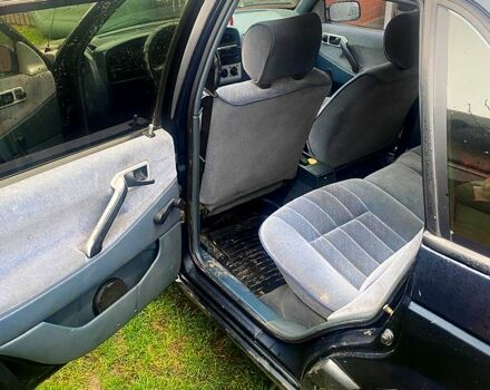 Синий Фольксваген Пассат, объемом двигателя 1.8 л и пробегом 280 тыс. км за 1800 $, фото 6 на Automoto.ua