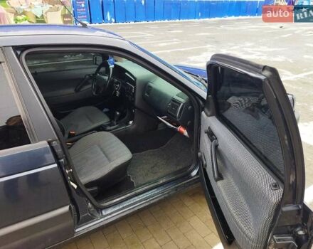 Синий Фольксваген Пассат, объемом двигателя 1.8 л и пробегом 399 тыс. км за 2500 $, фото 2 на Automoto.ua