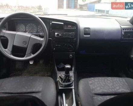 Синий Фольксваген Пассат, объемом двигателя 1.78 л и пробегом 500 тыс. км за 1850 $, фото 3 на Automoto.ua