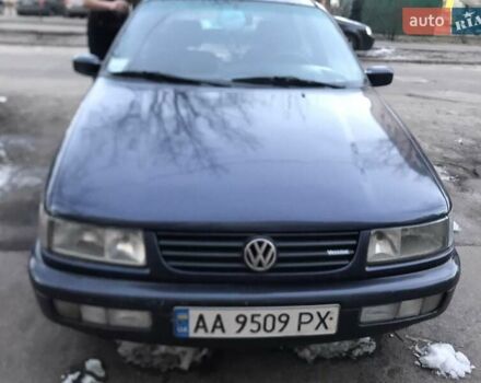 Синий Фольксваген Пассат, объемом двигателя 2 л и пробегом 315 тыс. км за 3200 $, фото 2 на Automoto.ua