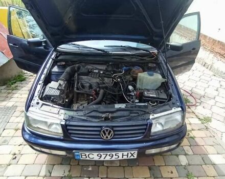 Синий Фольксваген Пассат, объемом двигателя 2 л и пробегом 350 тыс. км за 1700 $, фото 10 на Automoto.ua