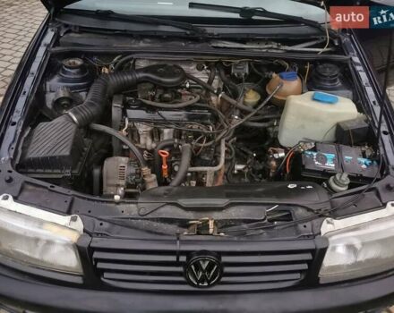 Синій Фольксваген Пассат, об'ємом двигуна 1.8 л та пробігом 348 тис. км за 1350 $, фото 3 на Automoto.ua