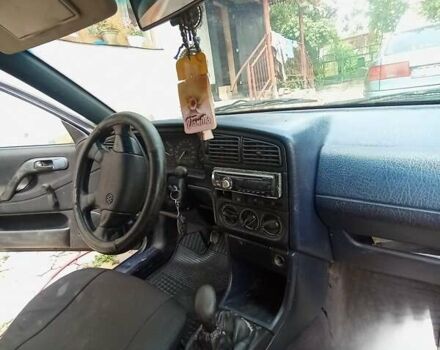 Синий Фольксваген Пассат, объемом двигателя 2 л и пробегом 350 тыс. км за 1700 $, фото 2 на Automoto.ua